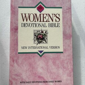 Pink Women's Devotional Bible